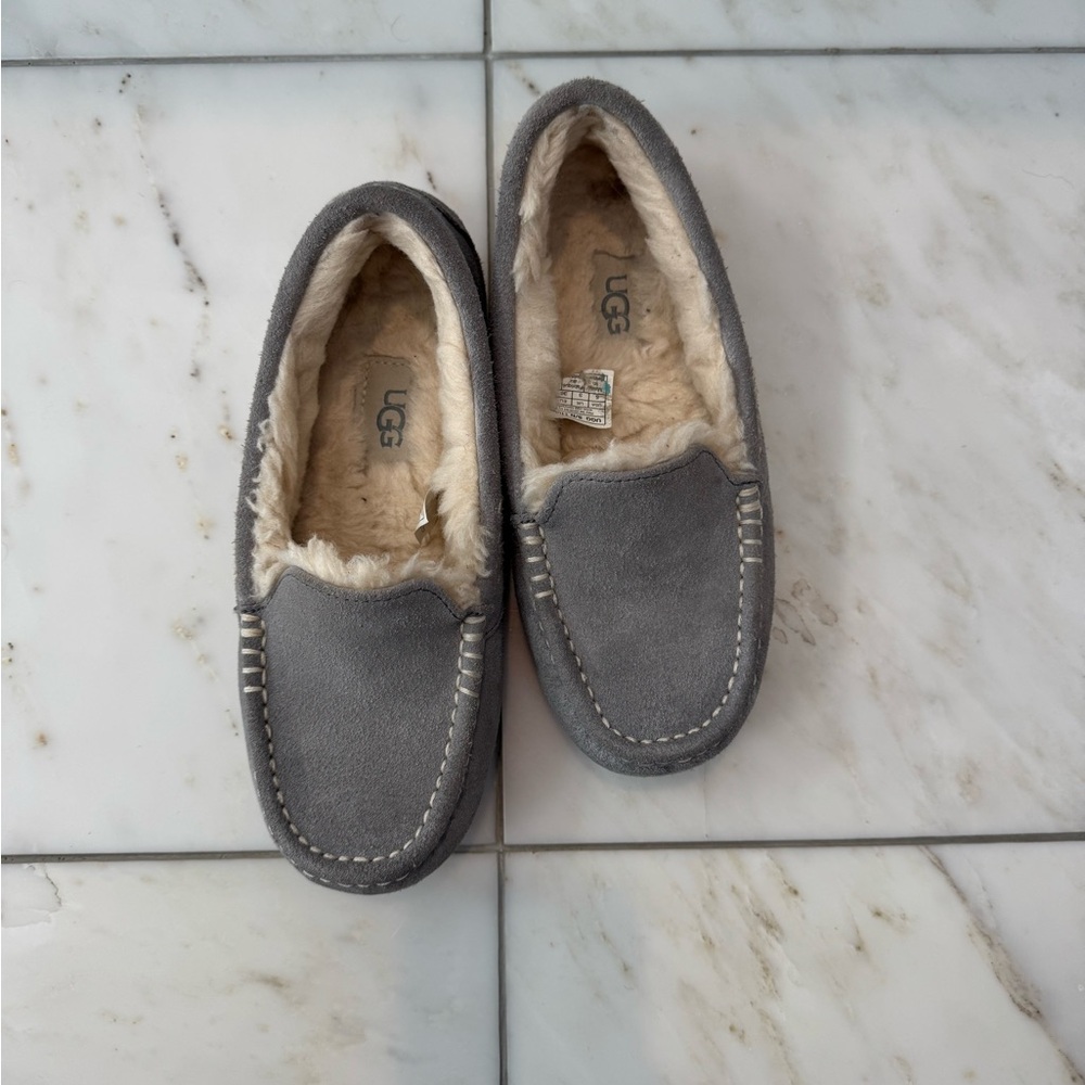 UGG Women’s Light Gray Ansley Water Resistant Suede Moccasin Slippers - Picture 3 of 11